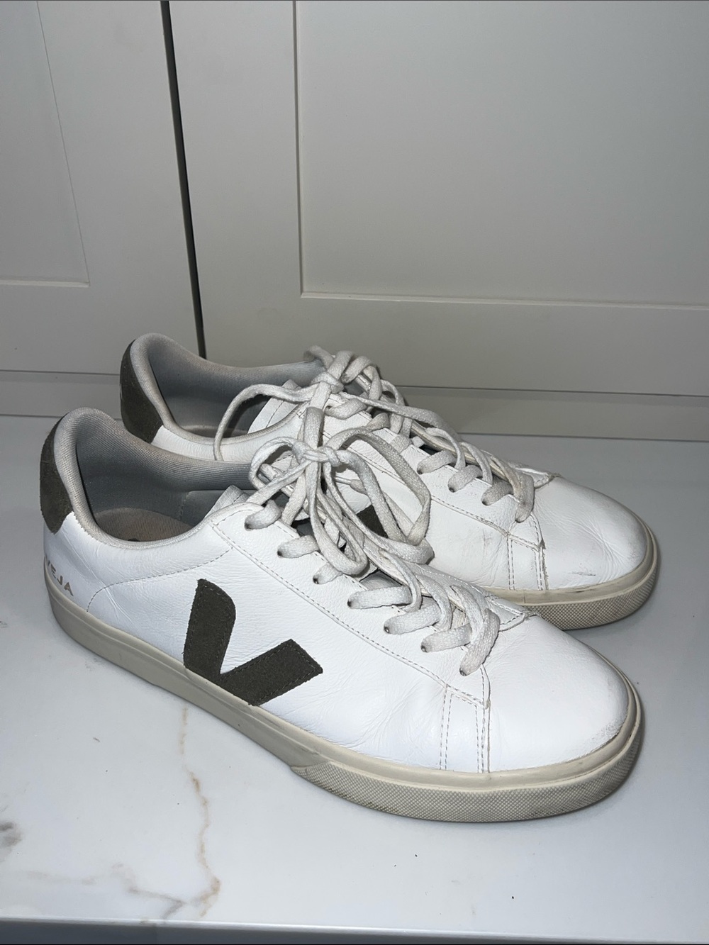 Veja White Leather Men's Sneakers with Army Green  'V' Logo - Picture 2 of 9